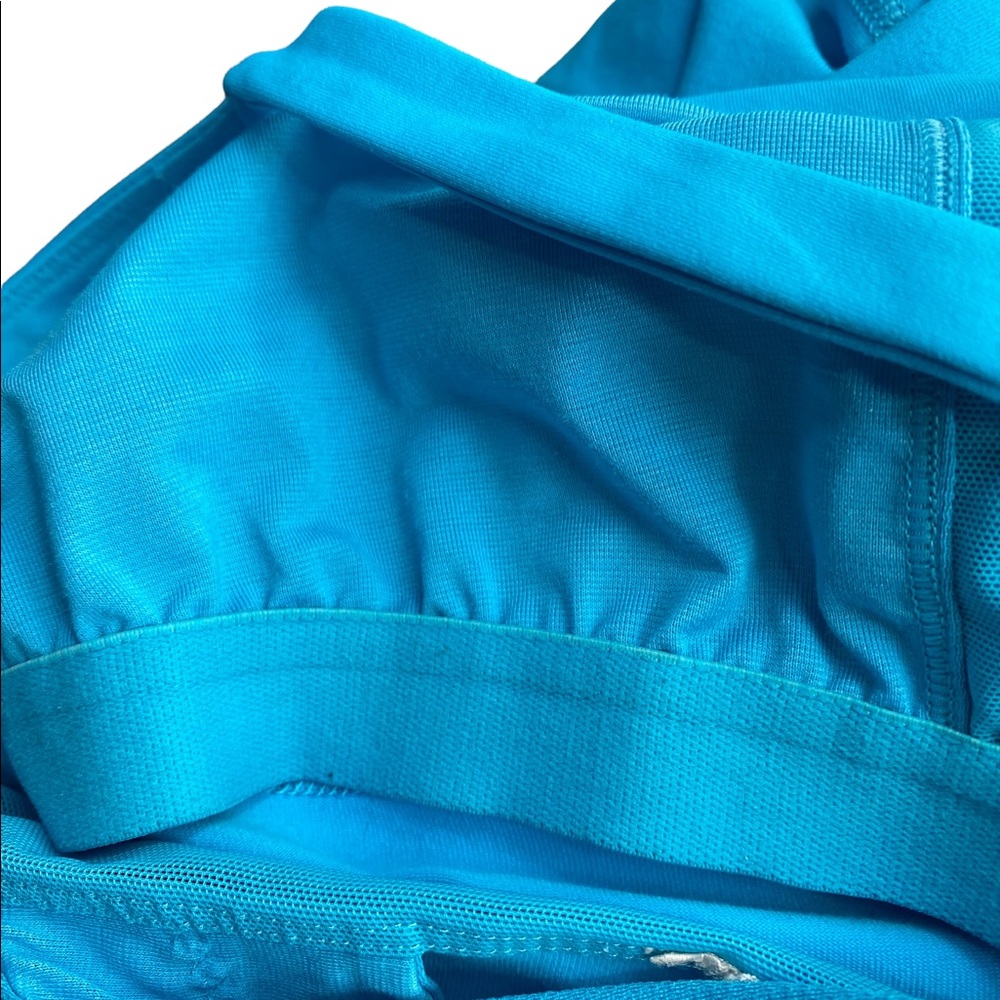 💕SALE💕Lululemon Blue Scoop Me Up Tank 11 - Picture 7 of 10